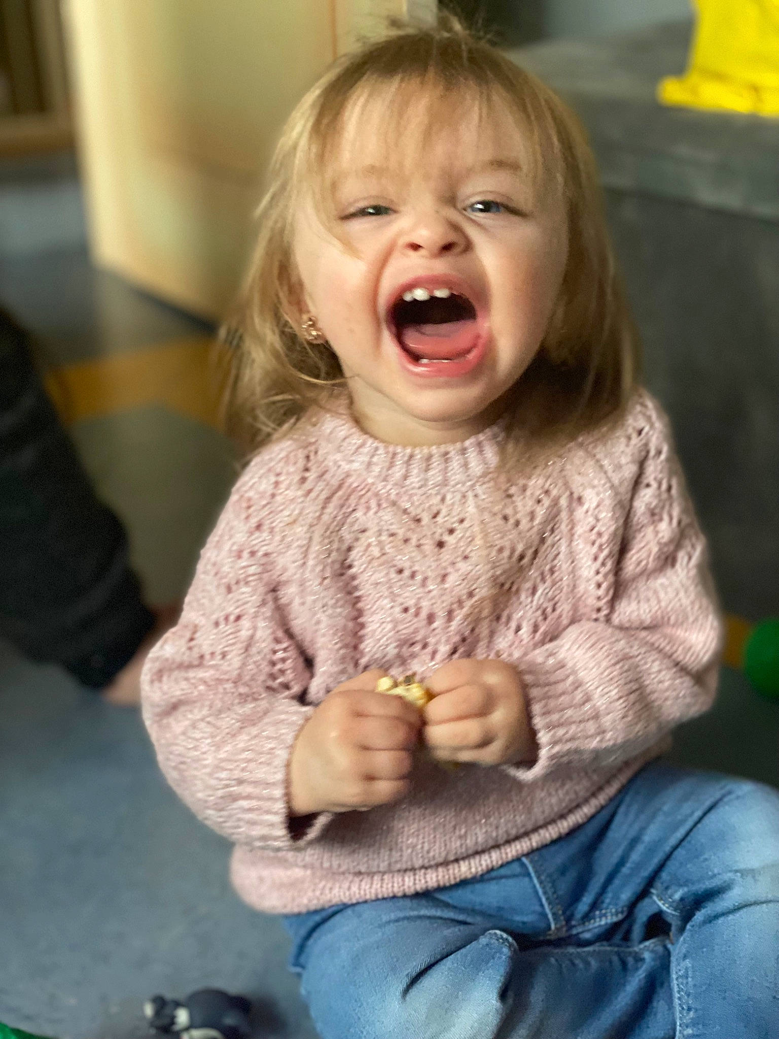 Romy participe au concours pour gagner de l'argent avec cette photo : baby, baby_toddler_clothing, cheek, child, eye, facial_expression, fun, hairstyle, happy, human_body, iris, lip, mouth, nose, person, photograph, skin, smile, snapshot, standing