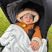 Omar participe au concours pour gagner de l'argent avec cette photo : baby, blanket, bundle, child, cozy, cute, grass, hooded_jacket, infant, nature, orange_clothing, outdoor, peaceful, person, resting, sleeping, soft_texture, stroller, toddler, warm_clothing