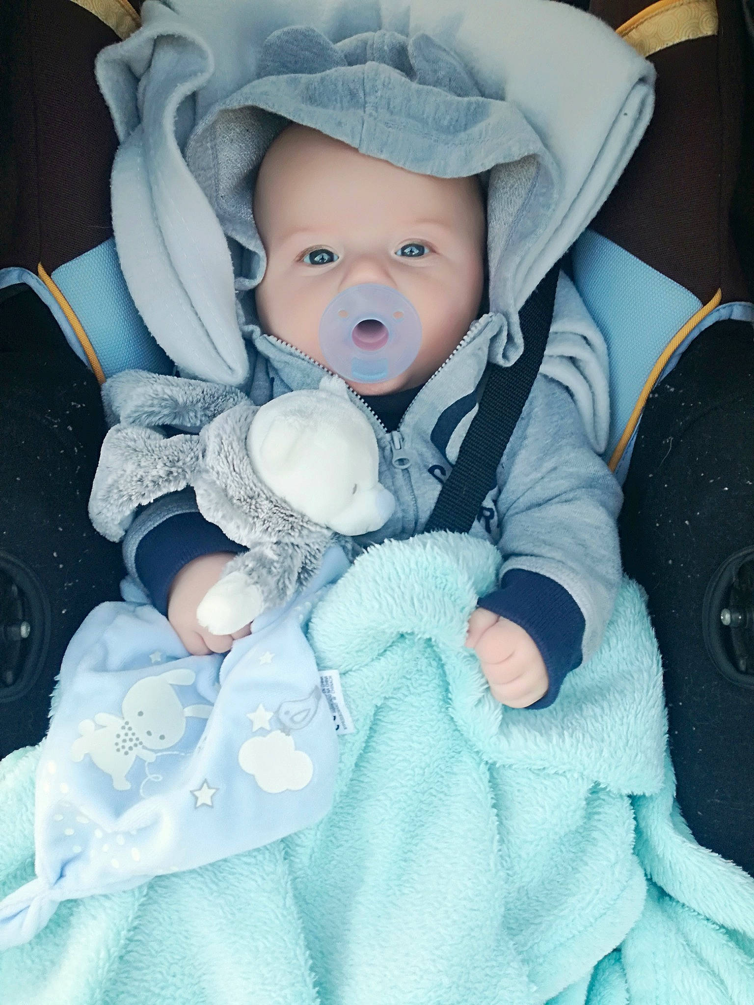 Mathïs participe au concours pour gagner de l'argent avec cette photo : baby, baby_carriage, baby_in_car_seat, baby_products, baby_sleeping, child, person, product, skin, sleep, toddler