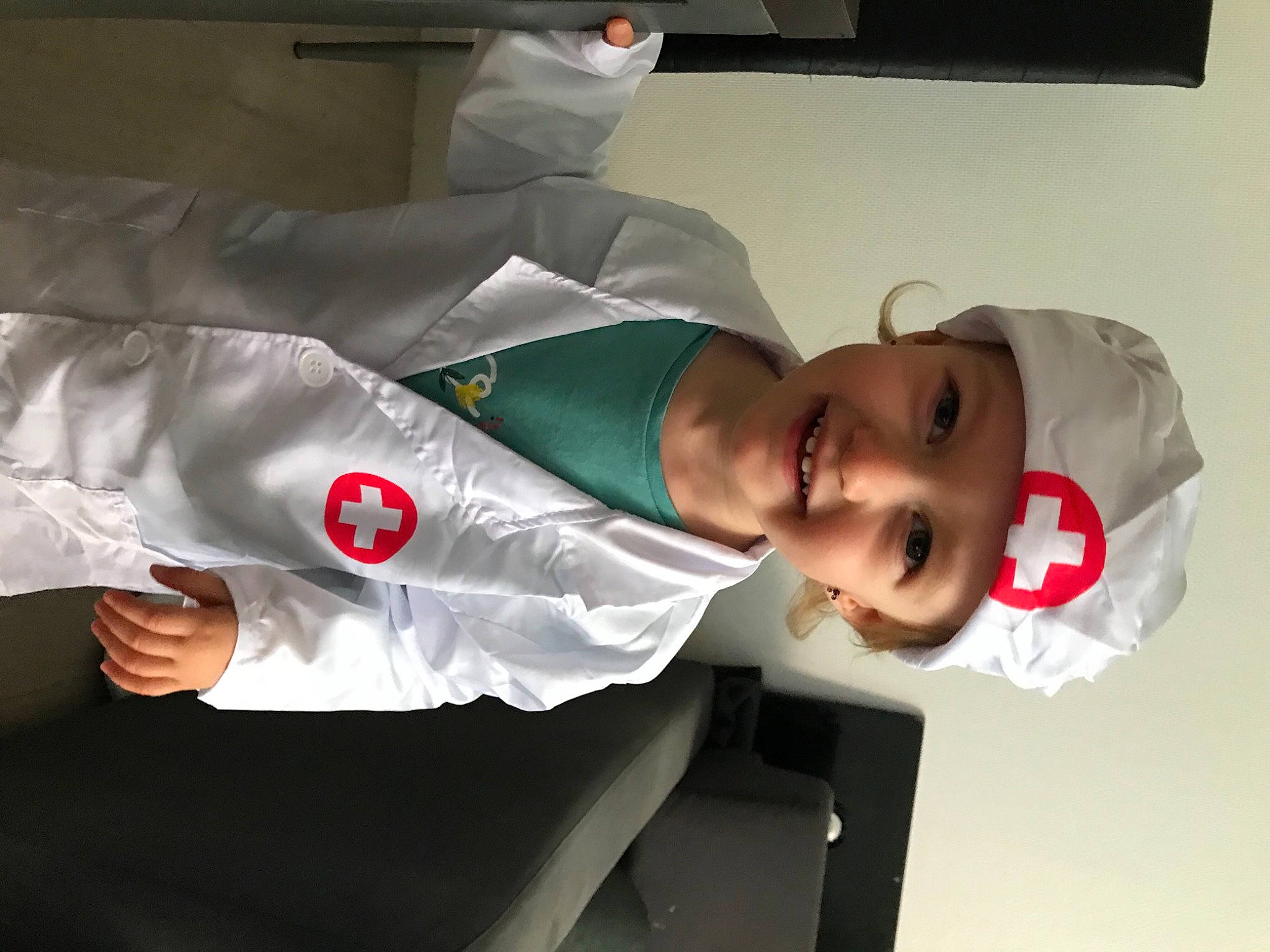 Lydia participe au concours pour gagner de l'argent avec cette photo : child, headwear, joy, person