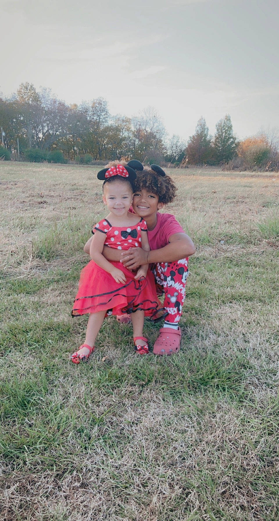 Antonio is registered to the contest to win money with this photo: baby, baby_toddler_clothing, dress, fun, grass, grassland, happy, hat, joy, landscape, lawn, meadow, people_in_nature, person, plain, plant, prairie, recreation, sky, toddler