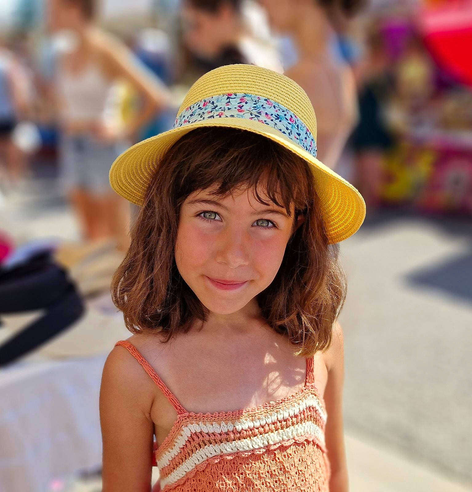 Calista a rejoint le concours — aidez-le/la à gagner de superbes lots ! bangs, beauty, cap, child, event, fashion, fun, happy, hat, headgear, joy, layered_hair, leisure, lip, long_hair, neck, person, skin, smile, summer