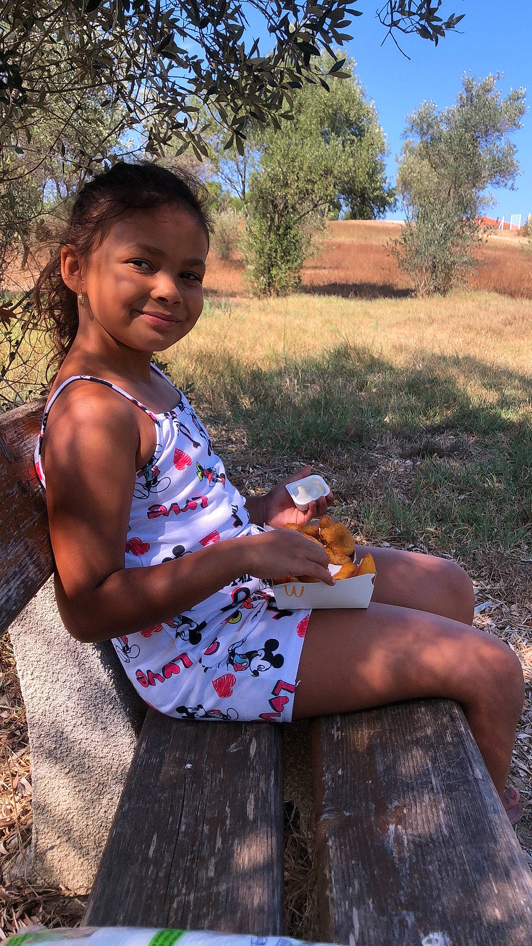 Mégane a rejoint le concours — aidez-le/la à gagner de superbes lots ! cool, day_dress, dress, fawn, flash_photography, grass, happy, head, human_leg, joy, leaf, leisure, morning, person, plant, sky, soil, sunlight, thigh, tints_and_shades