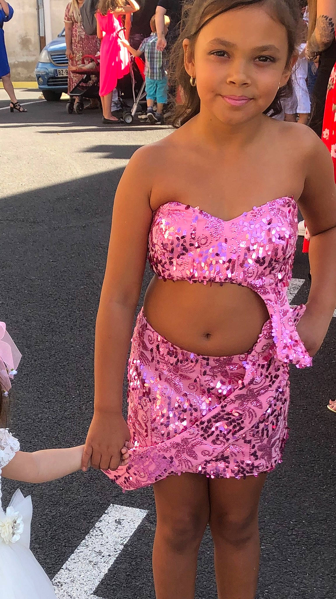 Mégane a rejoint le concours — aidez-le/la à gagner de superbes lots ! beauty, black_hair, brassiere, chest, eye, hair, hairstyle, joy, magenta, navel, necklace, person, photograph, pink, purple, smile, thigh, tire, trunk, waist