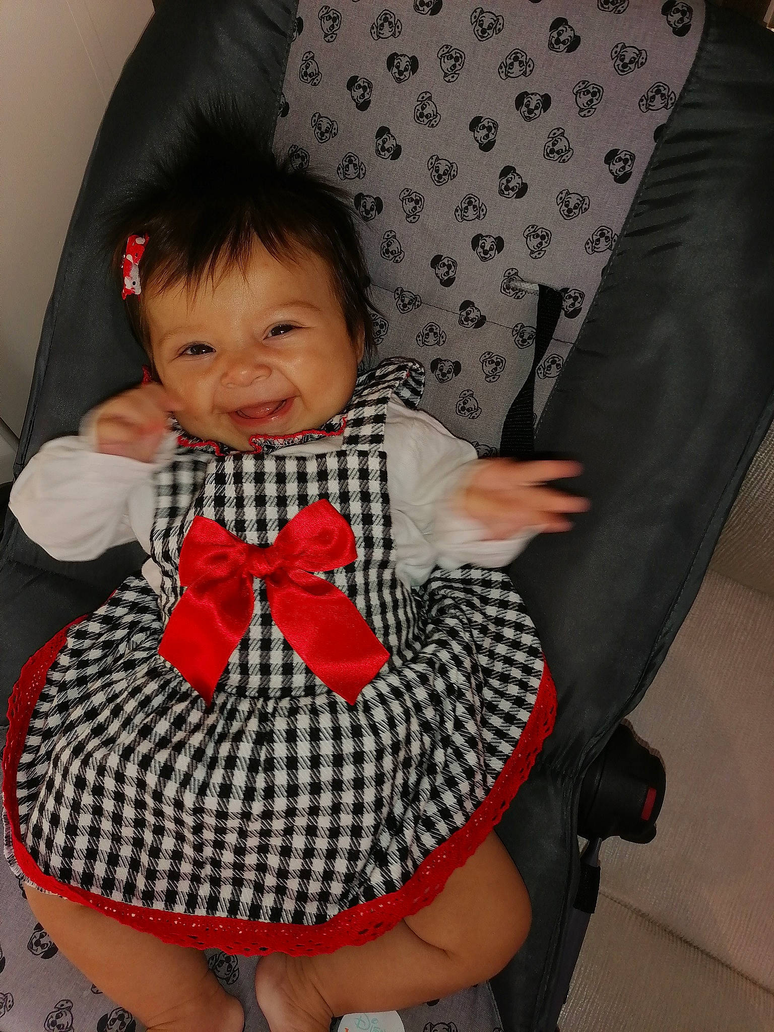 Liwen a rejoint le concours — aidez-le/la à gagner de superbes lots ! arm, baby, baby_toddler_clothing, chair, cheek, child, comfort, fashion, finger, hand, happy, outerwear, pattern, person, plaid, product, sleeve, smile, tartan, textile