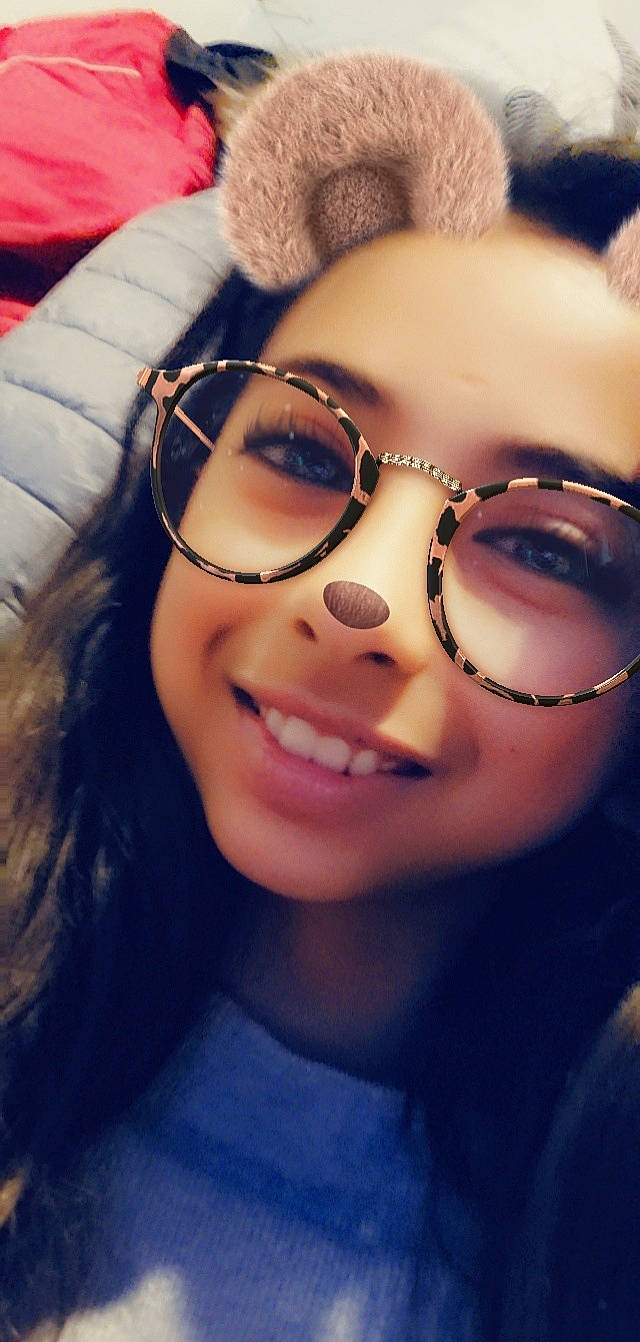 Tycia participe au concours pour gagner de l'argent avec cette photo : cheek, chin, ear, eye, eyebrow, eyelash, eyewear, flash_photography, forehead, glasses, happy, iris, jaw, joy, lip, mouth, nose, person, skin, smile