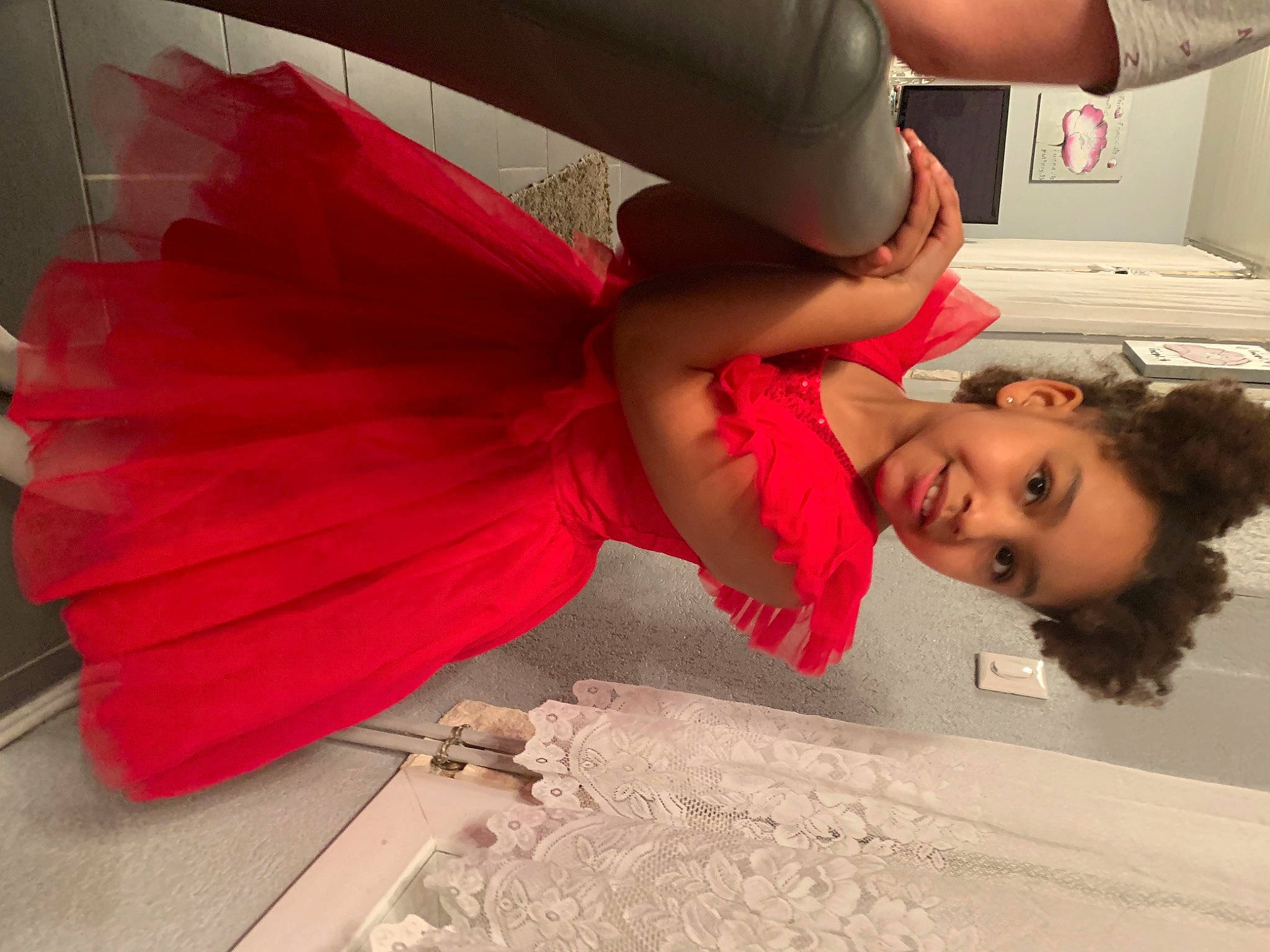 Eden participe au concours pour gagner de l'argent avec cette photo : bridal_clothing, bridal_party_dress, embellishment, flesh, gown, hairstyle, joy, lipstick, makeover, peach, person, pink, red, wing, wrist