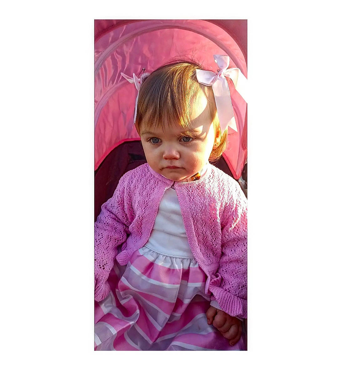 Inaëlle a rejoint le concours — aidez-le/la à gagner de superbes lots ! baby, baby_toddler_clothing, child, dress, face, fashion_accessory, gesture, hair, happy, linens, magenta, pattern, peach, person, purple, sleeve, t_shirt, textile, toddler, violet