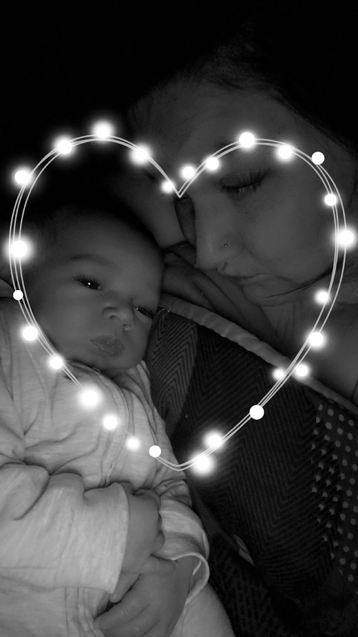 Tiago a rejoint le concours — aidez-le/la à gagner de superbes lots ! baby, balloon, black, black_and_white, cloud, darkness, event, flash_photography, fun, gesture, happy, human, light, midnight, monochrome, monochrome_photography, person, standing, stock_photography, style