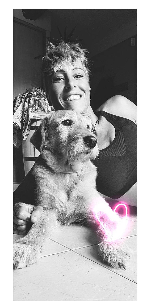 Bonny a rejoint le concours — aidez-le/la à gagner de superbes lots ! beauty, black_and_white, carnivore, companion_dog, dog, dog_breed, flash_photography, fur, happy, monochrome, monochrome_photography, photo_caption, selfie, smile, snapshot, sporting_group, stock_photography, style, terrier, toy_dog