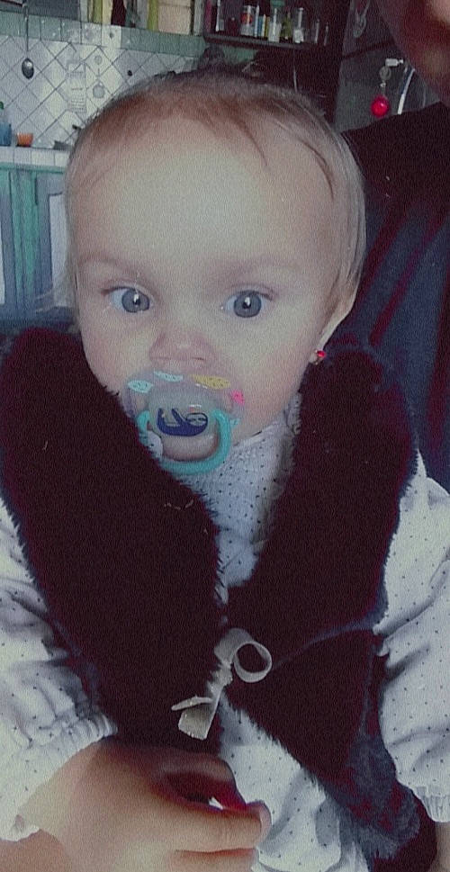 Kaïla participe au concours pour gagner de l'argent avec cette photo : baby, beard, cheek, cool, ear, eyebrow, eyelash, facial_hair, forehead, head, human_body, iris, jaw, lip, moustache, mouth, nose, person, skin, toddler