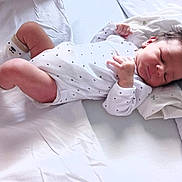 Adem a rejoint le concours — aidez-le/la à gagner de superbes lots ! baby, newborn, sleeping, onesie, socks, white, pillow, infant, peaceful, cute, child, soft, lying_down, indoors, blanket, small, human, resting, adorable, toddler