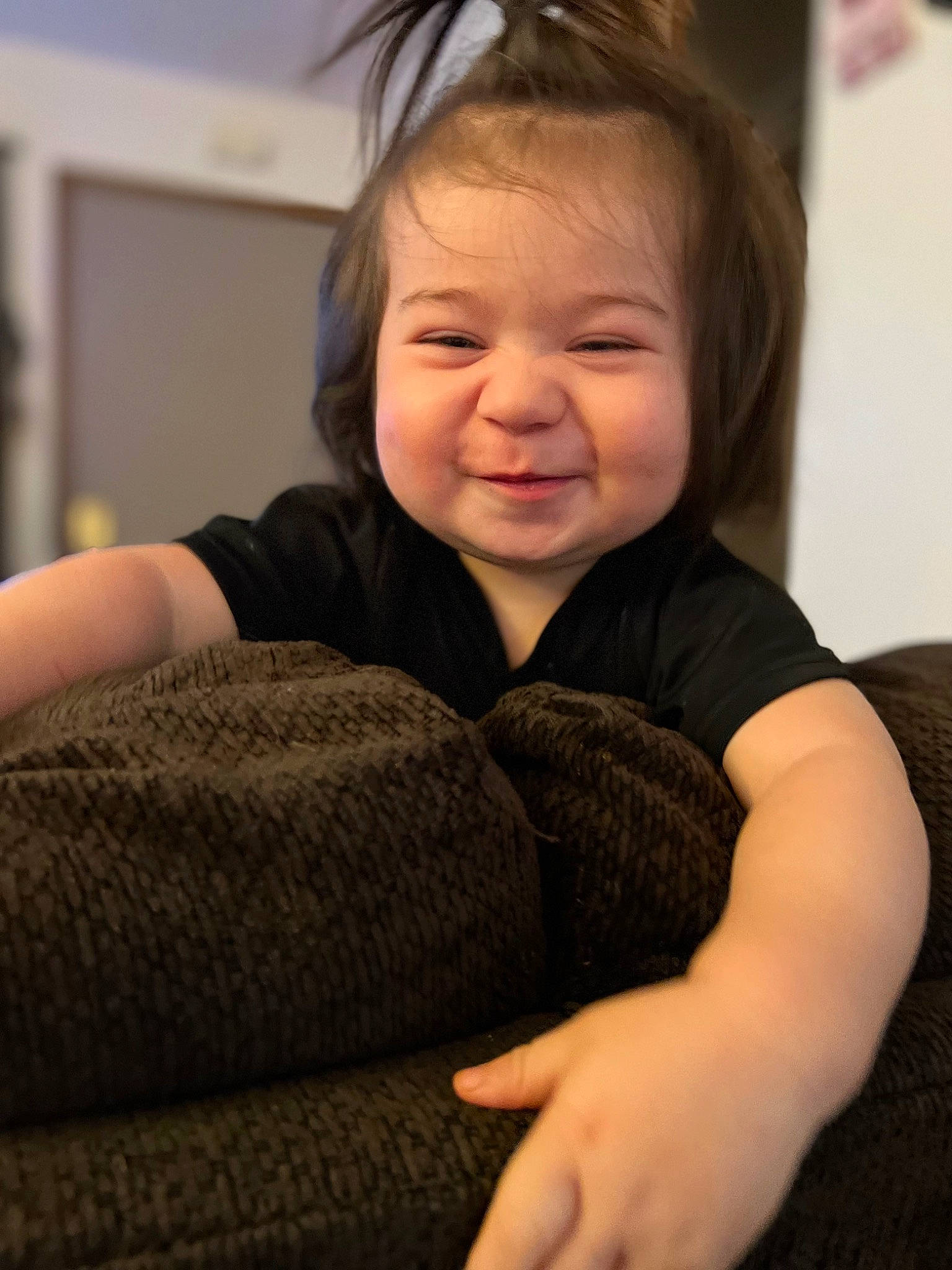 Mahkai is registered to the contest to win money with this photo: arm, cheek, comfort, elbow, eyelash, finger, gesture, hair, happy, head, human, iris, joint, neck, nose, person, shoulder, skin, sleeve, smile