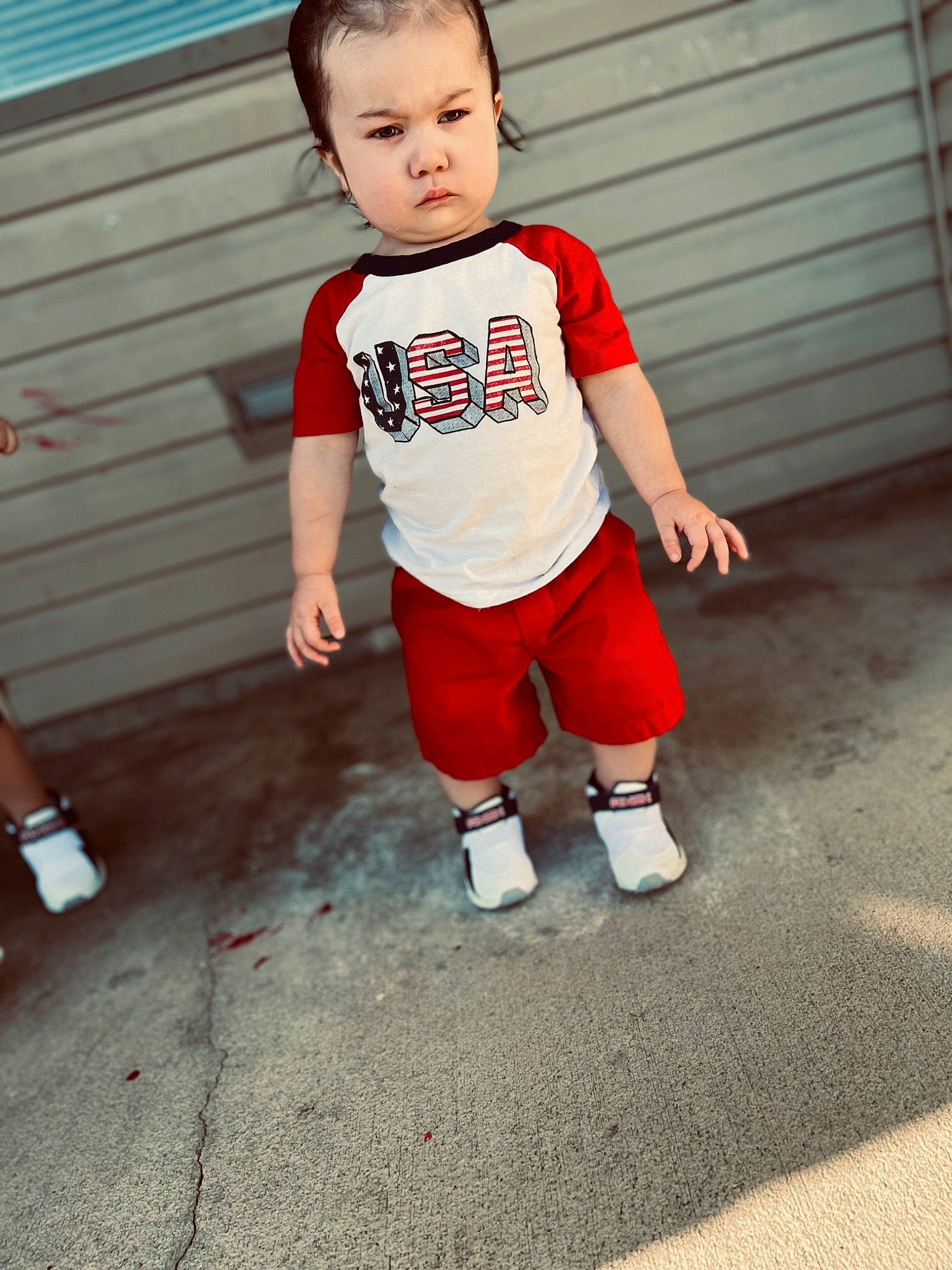 Mahkai is registered to the contest to win money with this photo: active_shorts, baby_toddler_clothing, child, floor, flooring, fun, grass, happy, human_leg, knee, person, shorts, sleeve, sportswear, standing, t_shirt, thigh, toddler, waist, watch