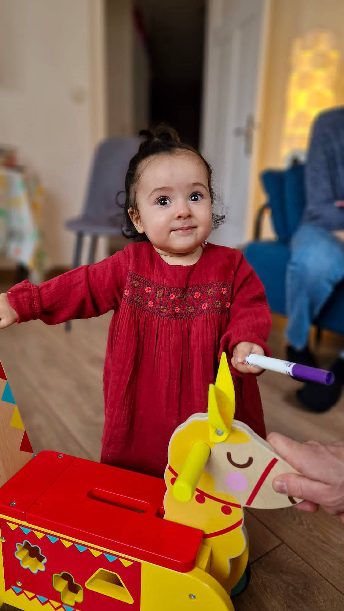 Jasmine participe au concours pour gagner de l'argent avec cette photo : adaptation, chair, child, event, fun, happy, joy, leisure, magenta, person, play, recreation, red, room, sitting, skin, snapshot, standing, stuffed_toy, toddler