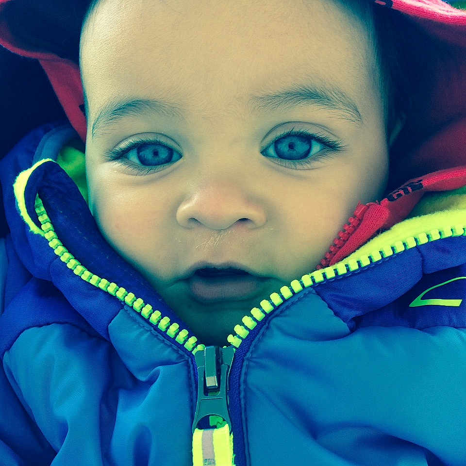 Azriel is registered to the contest to win money with this photo: