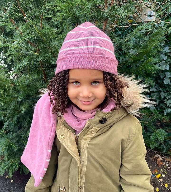 Sharon a rejoint le concours — aidez-le/la à gagner de superbes lots ! beauty, cap, child, clothing, eye, face, happy, head, headwear, jacket, joy, magenta, outerwear, person, photograph, pink, plant, sleeve, smile, standing