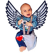 Sacha a rejoint le concours — aidez-le/la à gagner de superbes lots ! accessory, angel_wings, baby, blue_sweater, child, clothing, cute, digital_art, foot, happy, infant, isolated, jeans, playful, portrait, red_heart, sitting, smiling, studio_style, toy