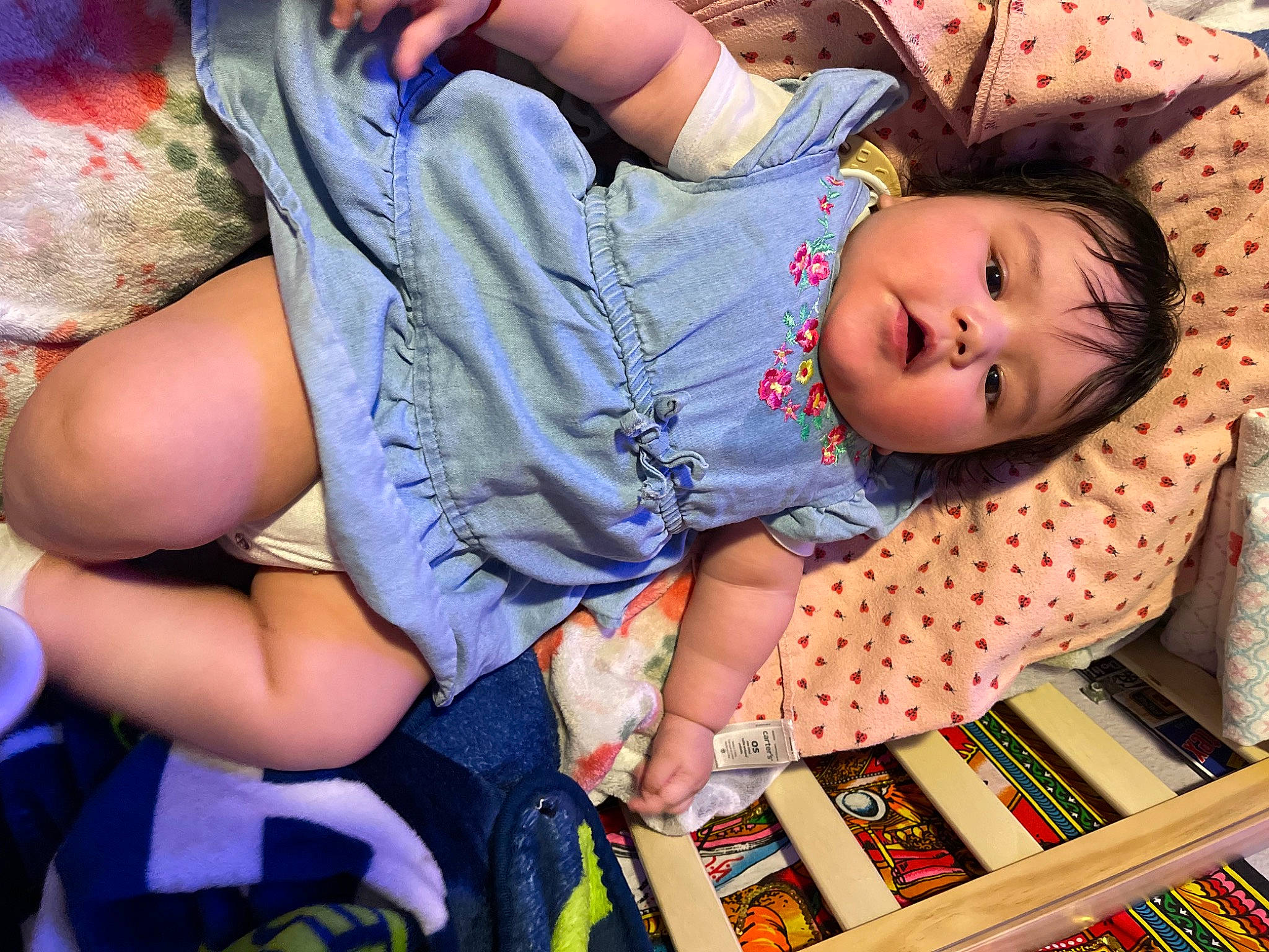 Xitlalli is registered to the contest to win money with this photo: bookcase, child, comfort, eye, face, fun, grass, happy, head, human_body, human_leg, leisure, pattern, people, person, publication, sitting, snapshot, textile, thigh