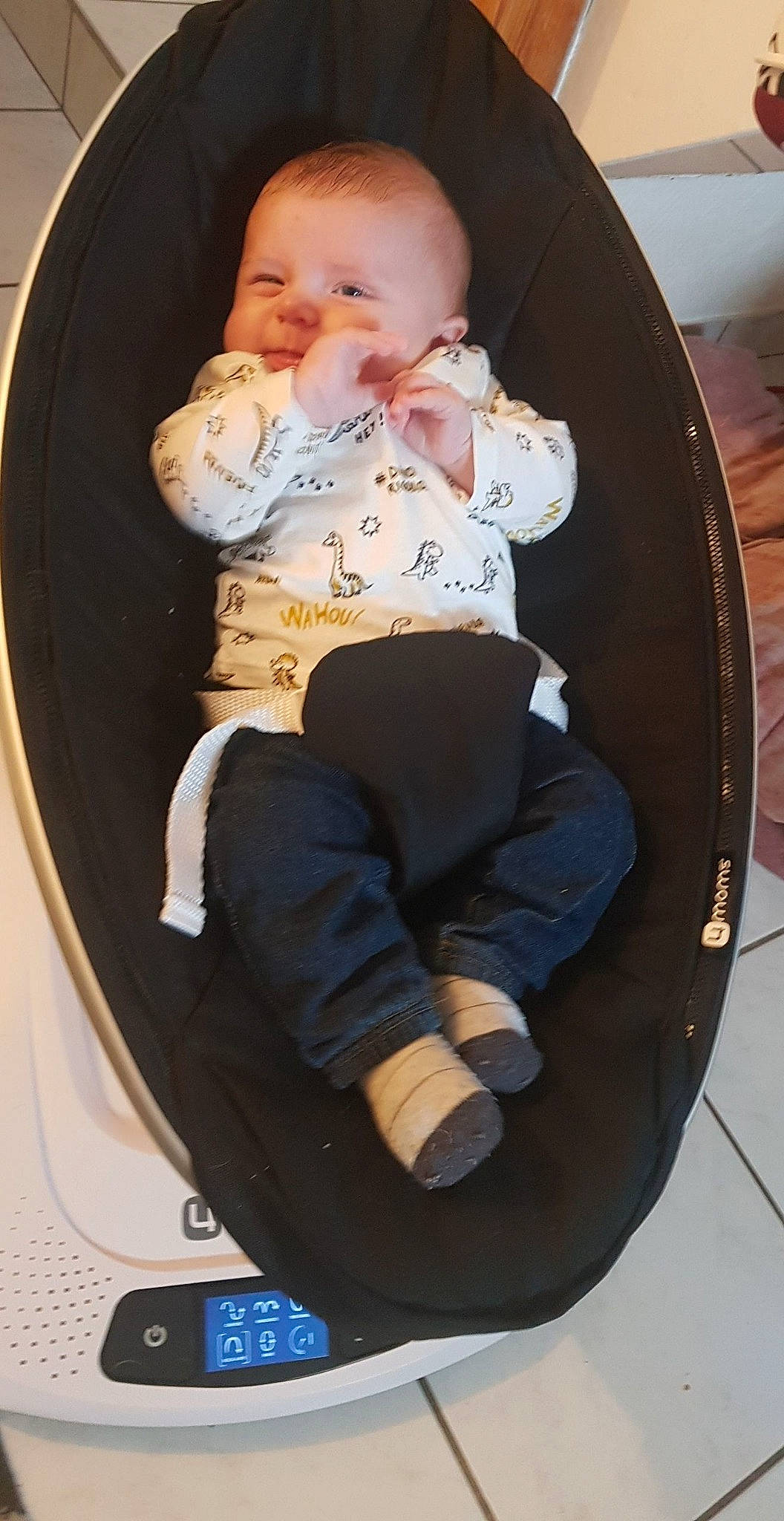 Gino a rejoint le concours — aidez-le/la à gagner de superbes lots ! baby, baby_products, child, person, product, sitting, toddler