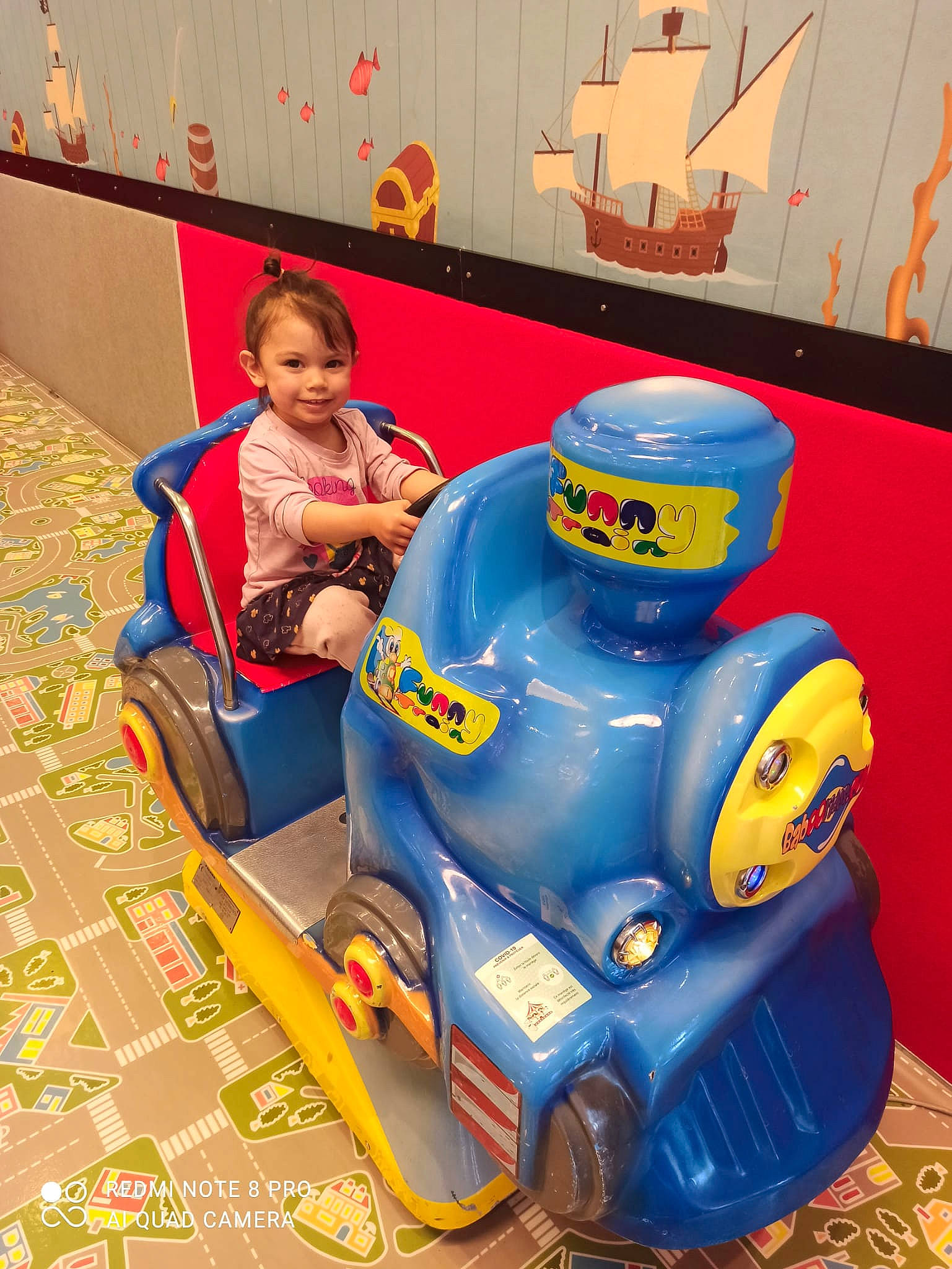 Madeline participe au concours pour gagner de l'argent avec cette photo : automotive_design, automotive_exterior, automotive_tire, child, electric_blue, engineering, fictional_character, flooring, fun, joy, leisure, machine, motor_vehicle, person, plastic, play, recreation, riding_toy, tire, toddler