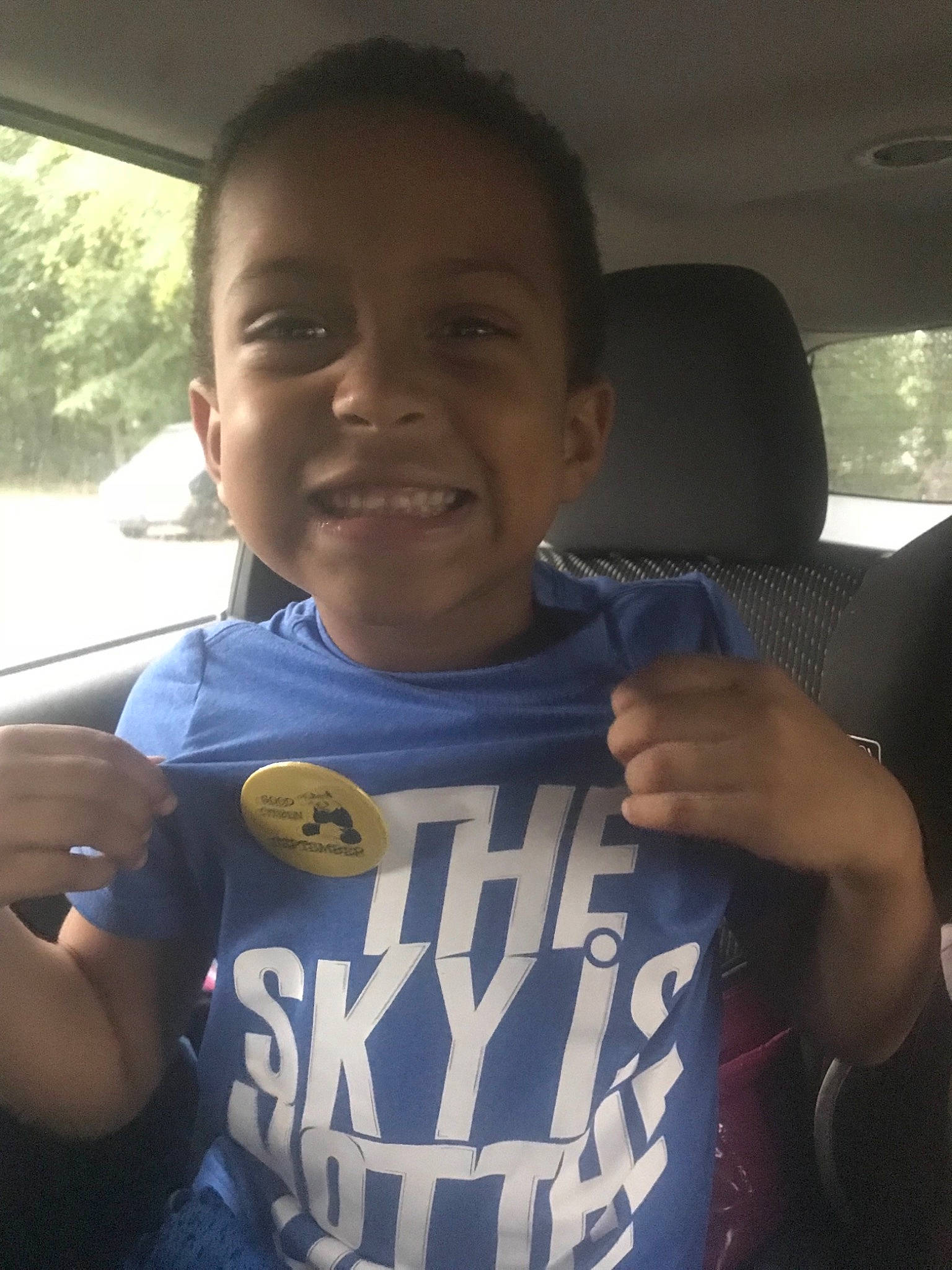 Kolston is registered to the contest to win money with this photo: arm, boy, child, cool, day, ear, finger, fun, girl, hairstyle, hand, joy, mouth, person, product, selfie, smile, t_shirt, thumb, toddler