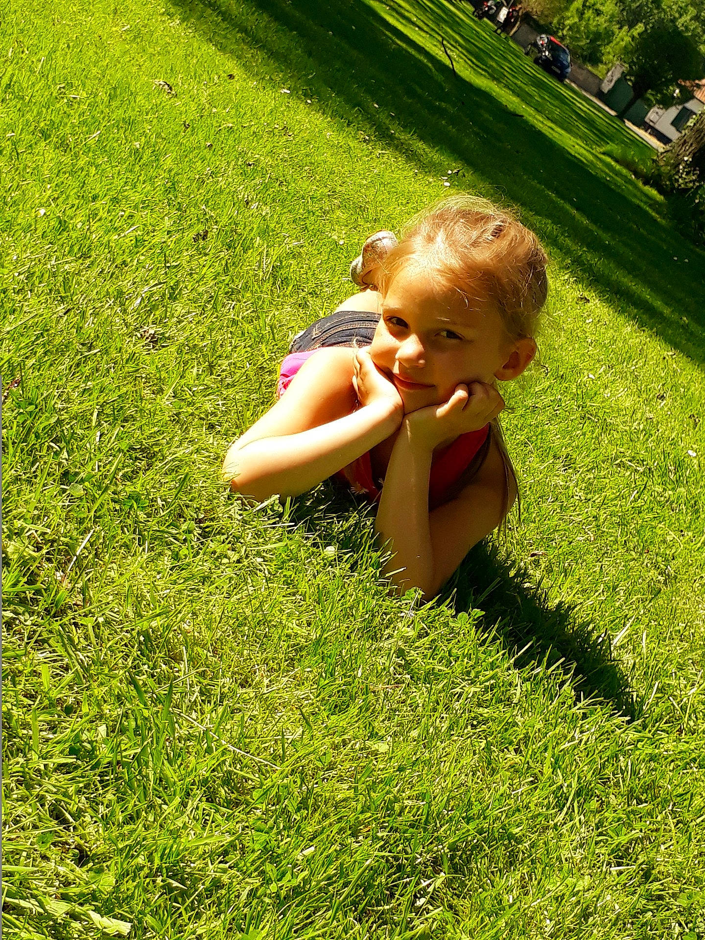 Clélia participe au concours pour gagner de l'argent avec cette photo : child, fun, garden, girl, grass, green, happiness, infant, joy, lawn, leaf, meadow, person, plant, play, sitting, smile, spring, summer, sunlight