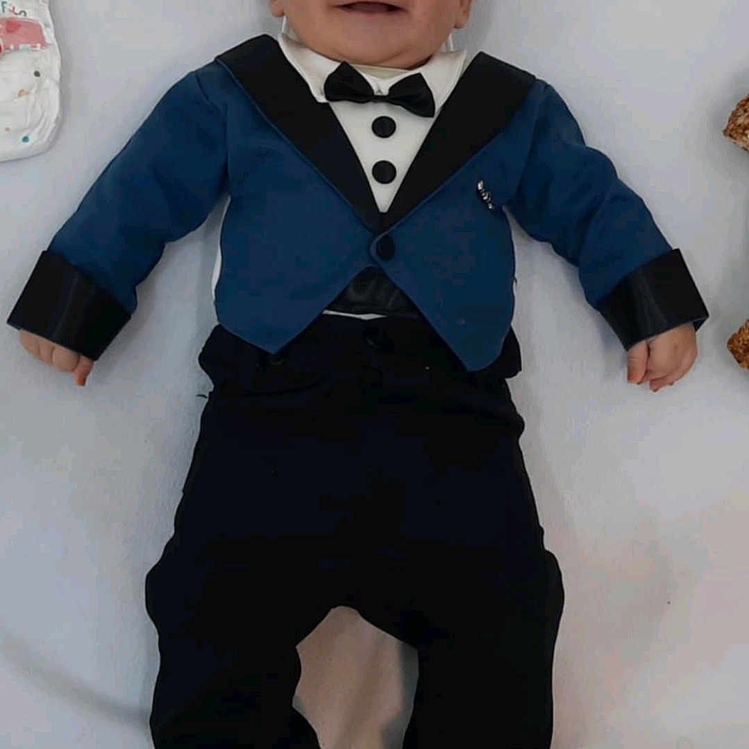 Moumen participe au concours pour gagner de l'argent avec cette photo : accessories, baby, blazer, clothing, coat, face, footwear, formalwear, head, jacket, pants, person, photography, portrait, sailorsuit, shirt, shoe, suit, tie, tuxedo