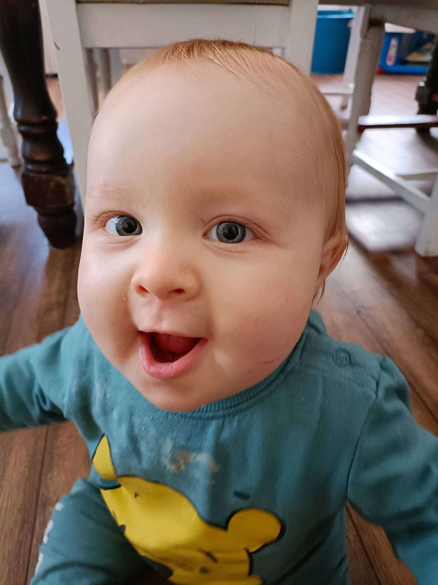 Julien a rejoint le concours — aidez-le/la à gagner de superbes lots ! baby, baby_toddler_clothing, cheek, child, ear, eye, eyelash, forehead, happy, iris, lip, mouth, nose, person, product, sitting, skin, sleeve, smile, toddler