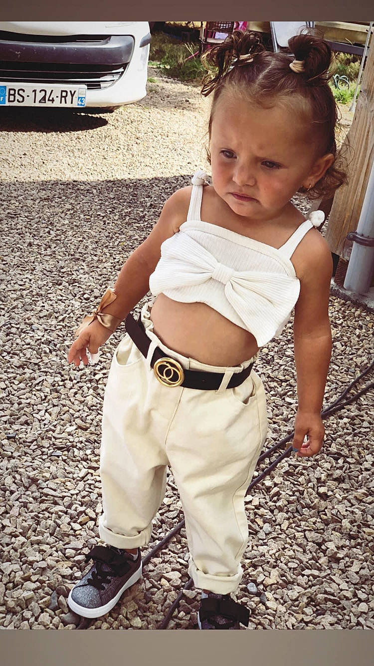 Djelsy a rejoint le concours — aidez-le/la à gagner de superbes lots ! abdomen, baby, belt, chest, child, cool, elbow, eyewear, happy, human_body, jewellery, knee, navel, person, sleeve, thigh, toddler, trunk, vehicle_registration_plate, waist