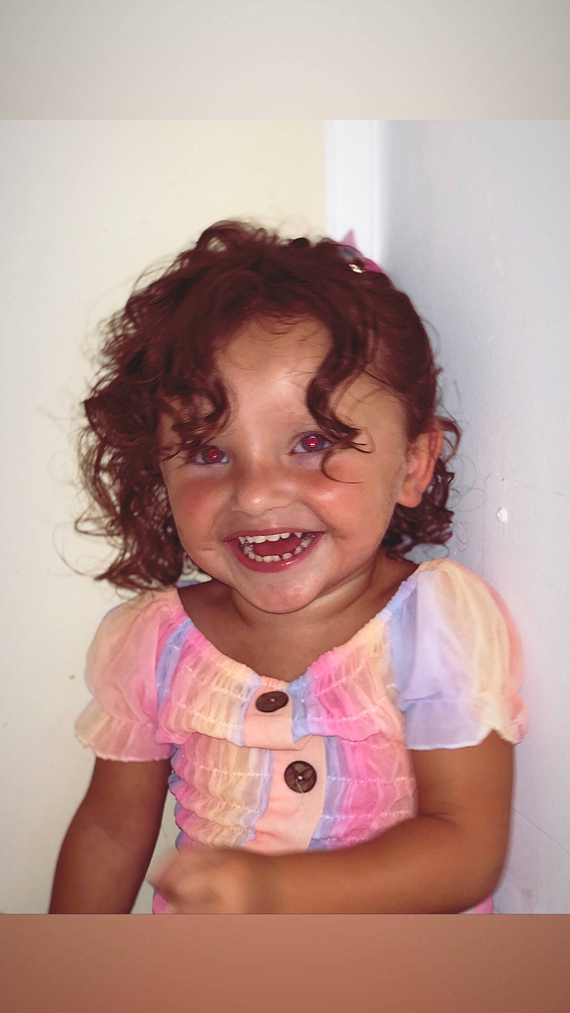 Djelsy a rejoint le concours — aidez-le/la à gagner de superbes lots ! baby, baby_toddler_clothing, cheek, child, eyebrow, eyelash, fun, gesture, happy, iris, joy, lip, magenta, mouth, neck, nose, person, pink, skin, sleeve