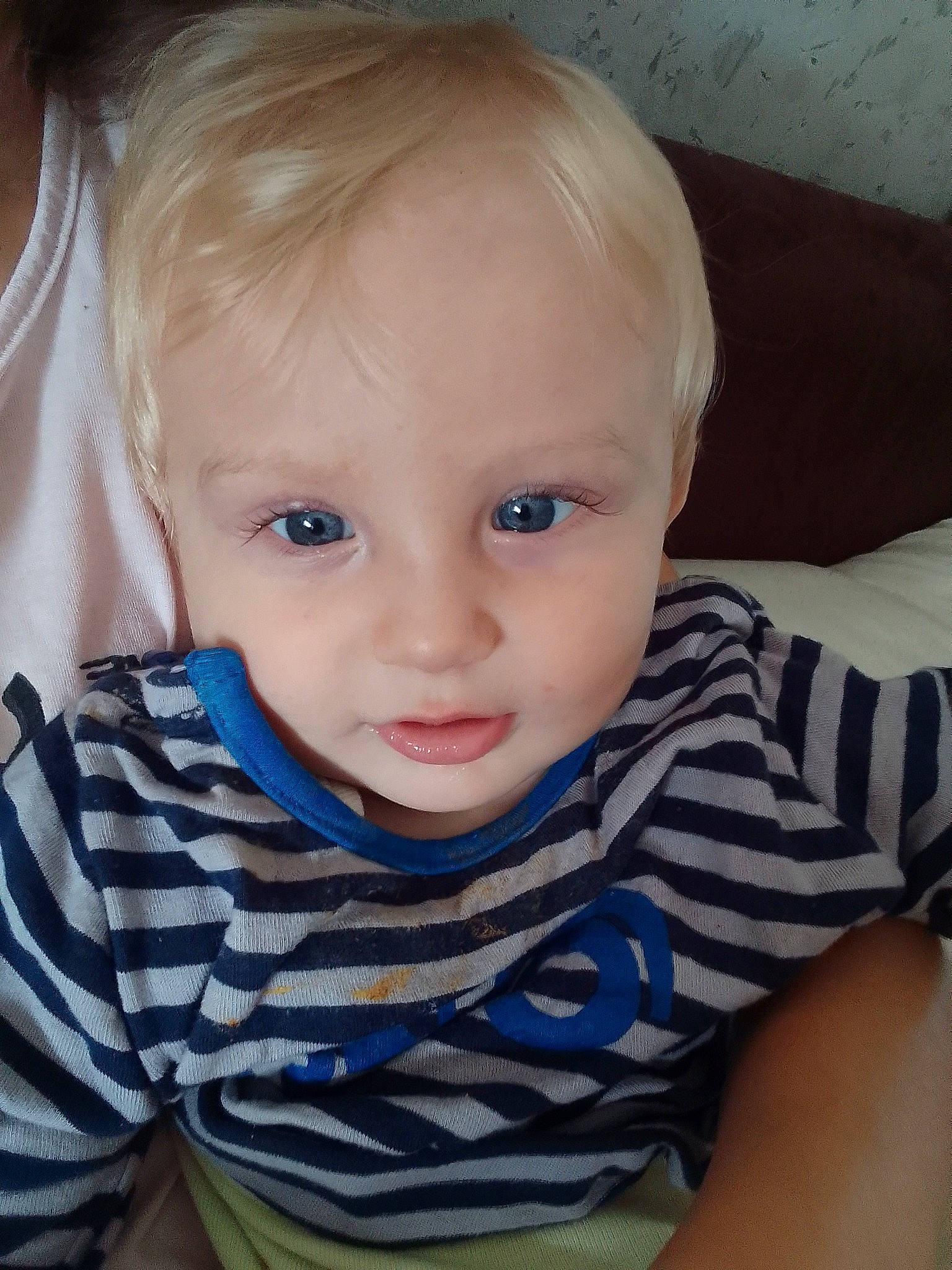 Adrien participe au concours pour gagner de l'argent avec cette photo : arm, baby, baby_toddler_clothing, cheek, child, clothing, comfort, eye, eyebrow, eyelash, forehead, happy, iris, lip, mouth, neck, nose, person, skin, sleeve