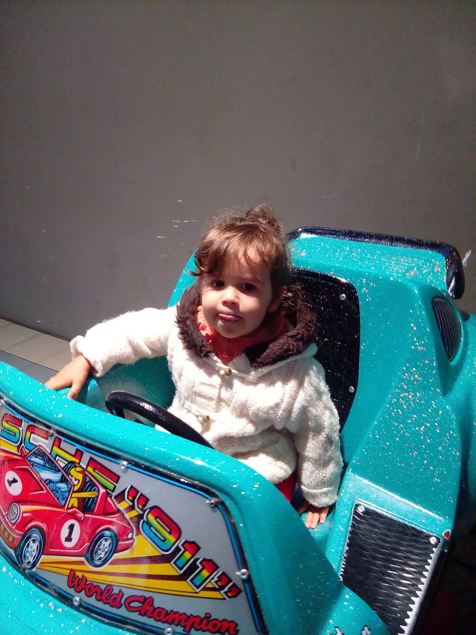 Emma a rejoint le concours — aidez-le/la à gagner de superbes lots ! child, fun, leisure, person, play, product, teal, toddler, turquoise