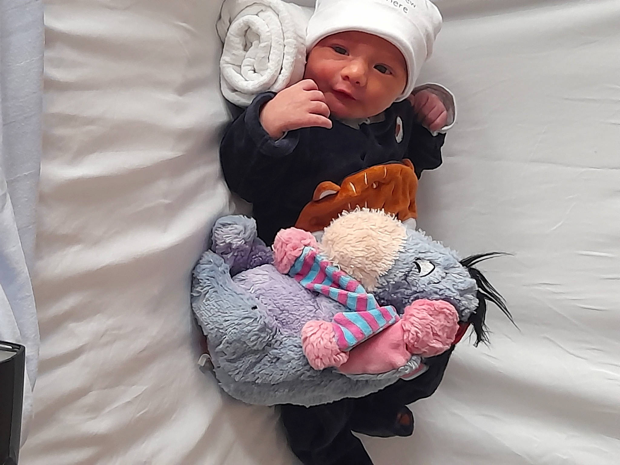Laynni a rejoint le concours — aidez-le/la à gagner de superbes lots ! baby, baby_products, baby_toddler_clothing, cap, child, comfort, costume_hat, fun, fur, happy, headgear, headwear, pattern, person, photograph, pink, product, sleeve, smile, toddler