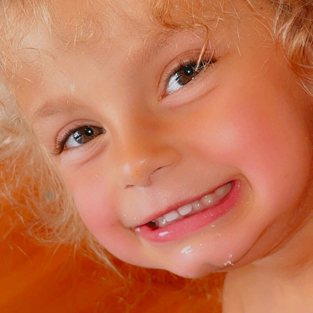 Myah participe au concours pour gagner de l'argent avec cette photo : baby, blonde, bodypart, cosmetics, ear, face, finger, hair, hand, happy, head, laughing, lipstick, mouth, newborn, person, photography, portrait, smile, teeth