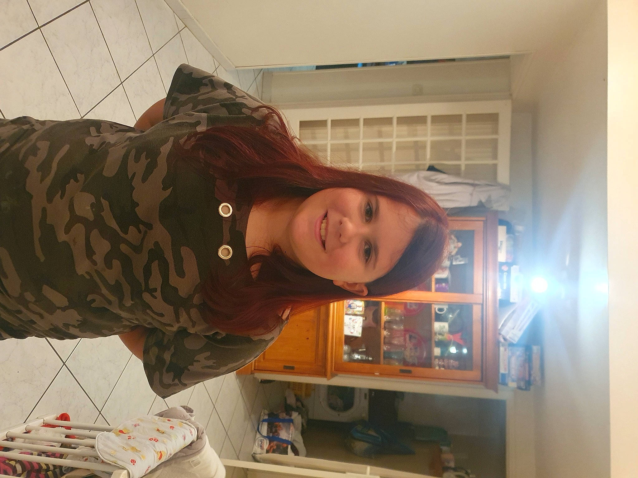 Maillys a rejoint le concours — aidez-le/la à gagner de superbes lots ! fun, happy, joy, pattern, person, room, smile, window, wood