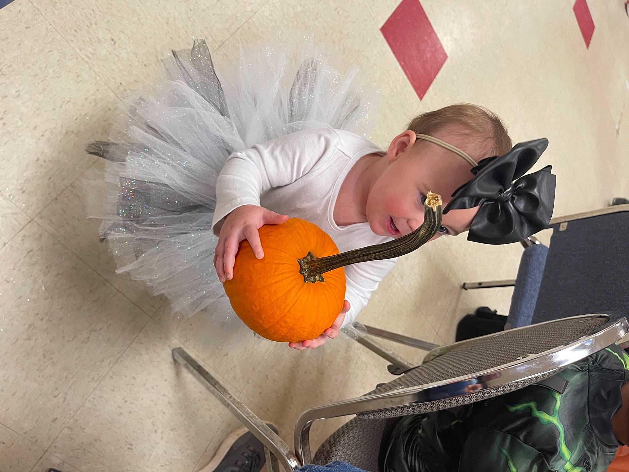 Aaliyah is registered to the contest to win money with this photo: art, artist, comfort, eyewear, folk_instrument, glasses, guitar, guitar_accessory, guitarist, microphone, music, musical_instrument, musical_instrument_accessory, musician, person, plant, plucked_string_instruments, string_instrument, string_instrument_accessory, sunglasses