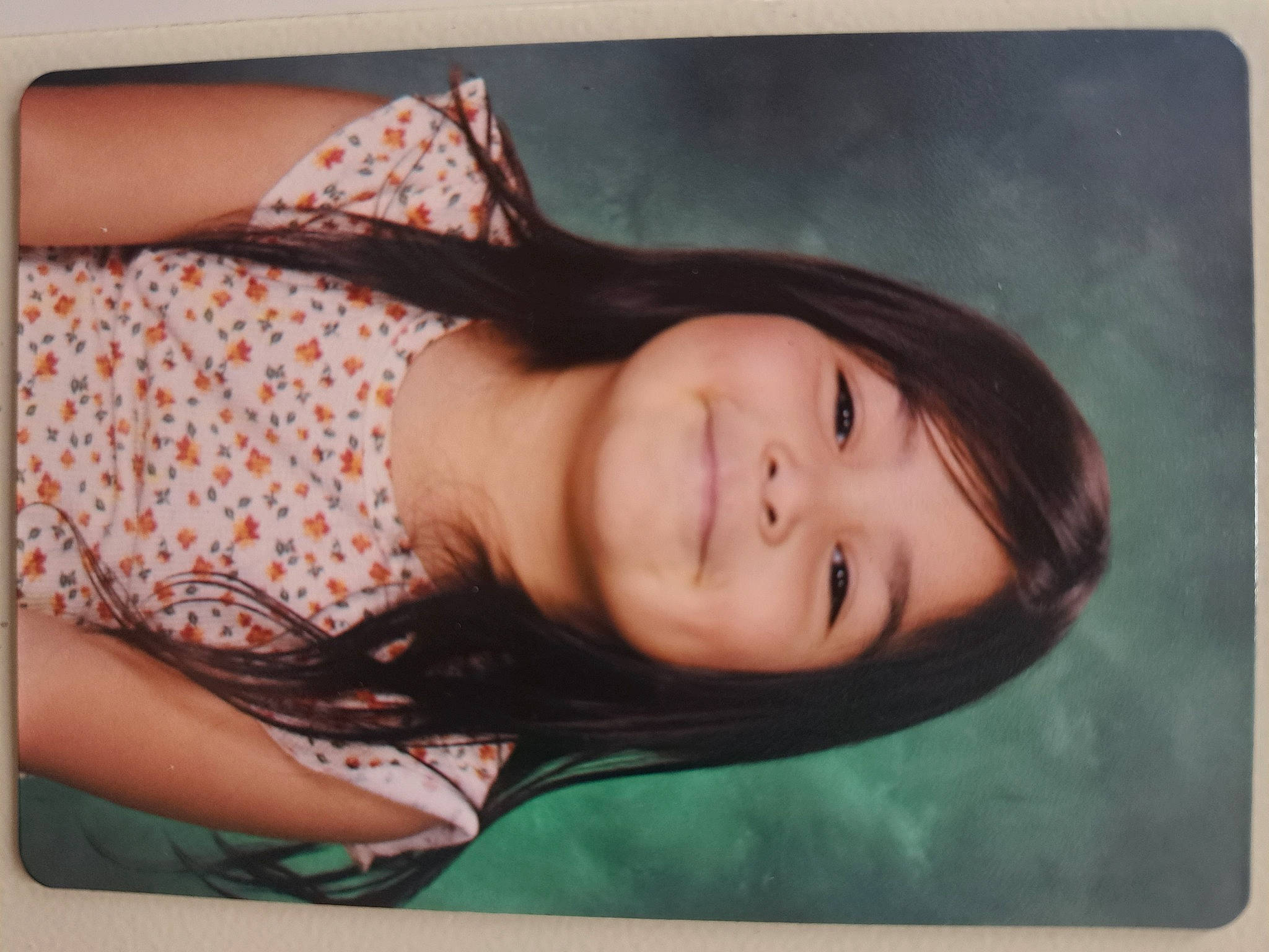 Giana is registered to the contest to win money with this photo: bangs, comfort, eyelash, grass, happy, jaw, joy, long_hair, pattern, person, portrait, portrait_photography, rectangle, room, sleeve, smile, visual_arts