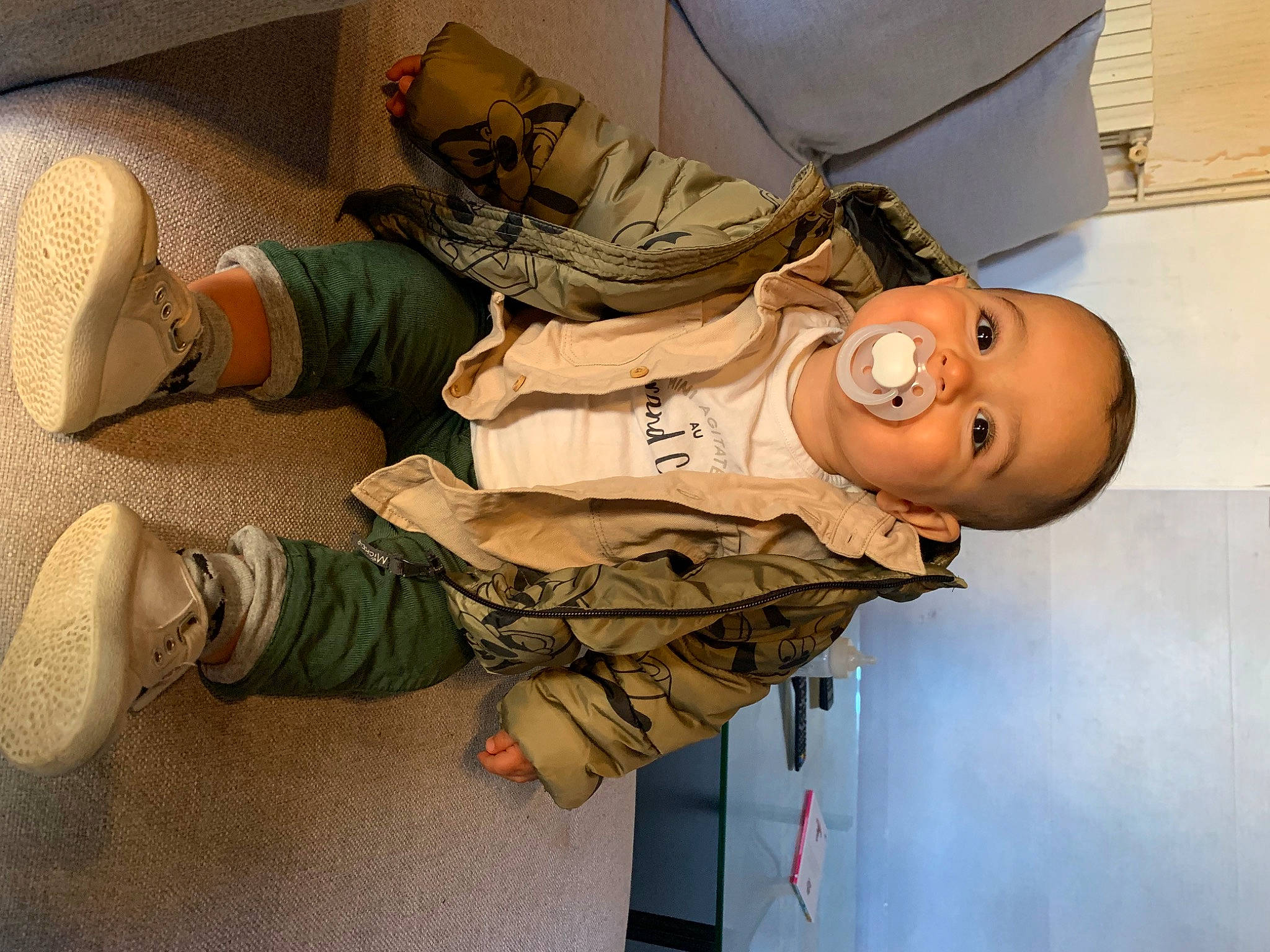 Mike a rejoint le concours — aidez-le/la à gagner de superbes lots ! baby, boot, camouflage, carmine, child, comfort, hat, human_leg, military, military_camouflage, military_person, military_uniform, outdoor_shoe, pattern, person, sneakers, soldier, space, uniform, walking_shoe
