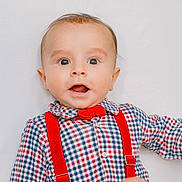Chahan participe au concours pour gagner de l'argent avec cette photo : baby, child, face, expression, shirt, bow_tie, suspenders, plaid, red, blue, white_background, portrait, cute, young, person, smile, eyes, head, clothing, infant