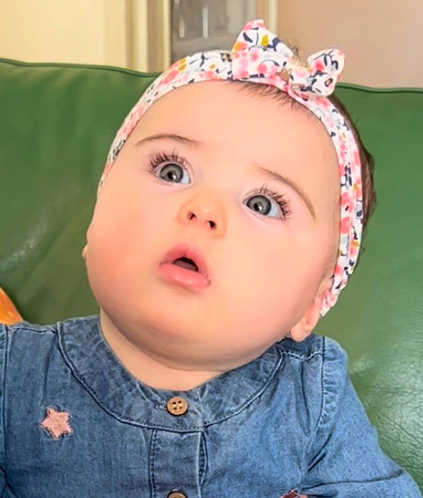 Djenna participe au concours pour gagner de l'argent avec cette photo : baby, baby_toddler_clothing, cap, cheek, child, clothing, eye, eyebrow, eyelash, forehead, fun, happy, headband, iris, lip, nose, organ, person, skin, sleeve