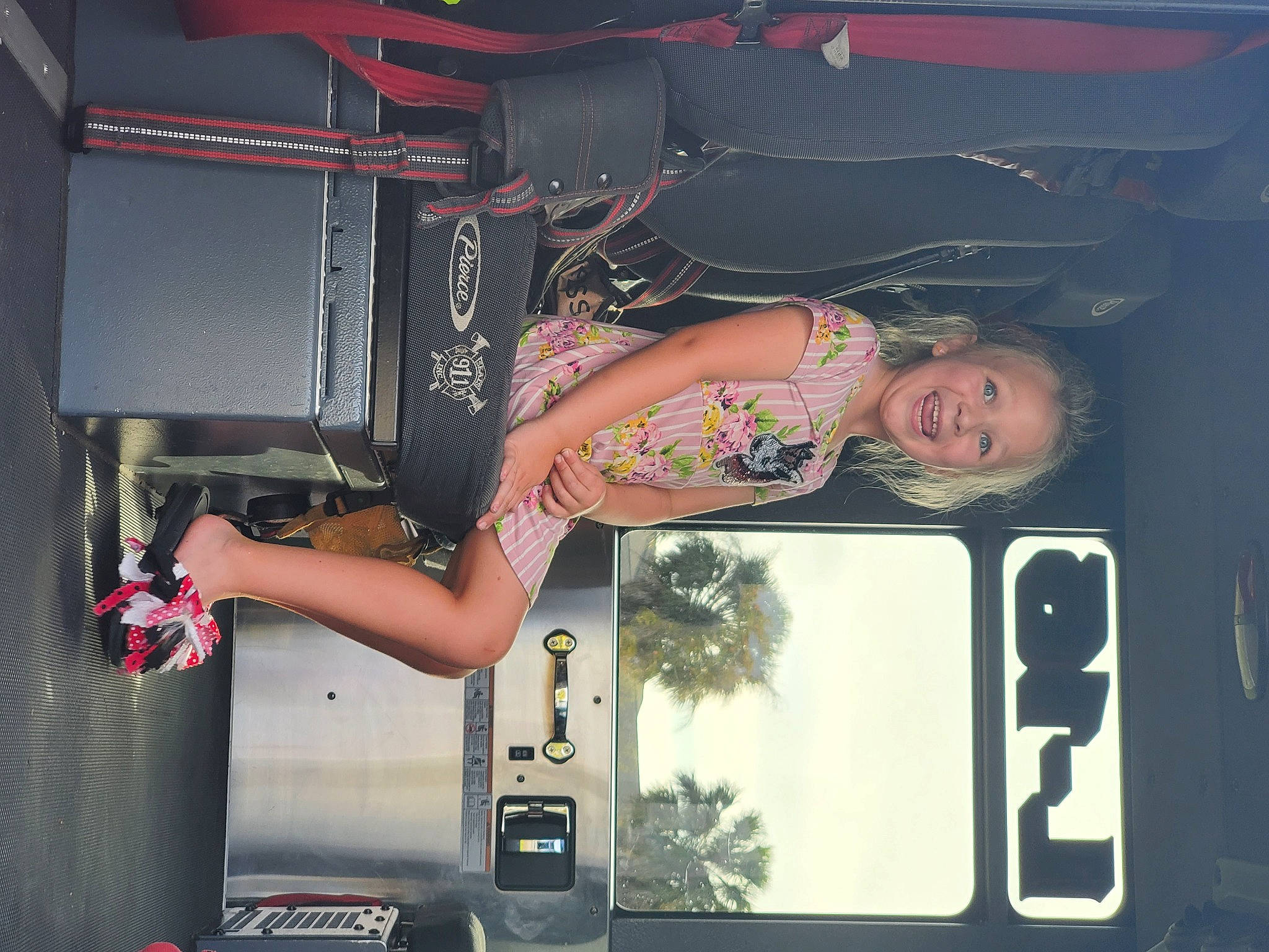 Adasyn is registered to the contest to win money with this photo: abdomen, advertising, automotive_design, automotive_exterior, bumper, chest, dress, elbow, entertainment, event, fashion, flash_photography, font, human_leg, joy, machine, person, room, thigh, trunk