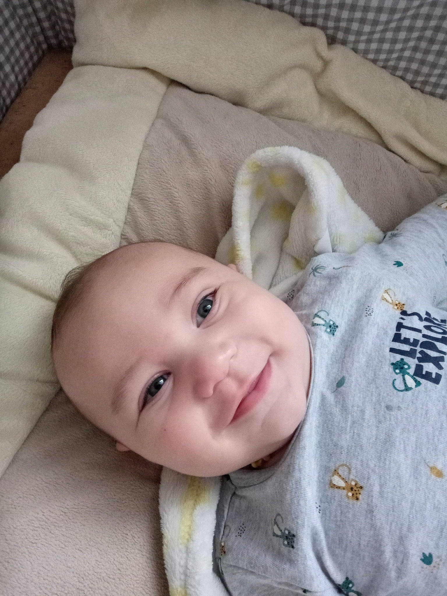 Marley participe au concours pour gagner de l'argent avec cette photo : baby, baby_products, baby_toddler_clothing, cheek, child, comfort, couch, happy, head, joy, linens, pattern, person, portrait_photography, room, sleeve, smile, textile, toddler, wood