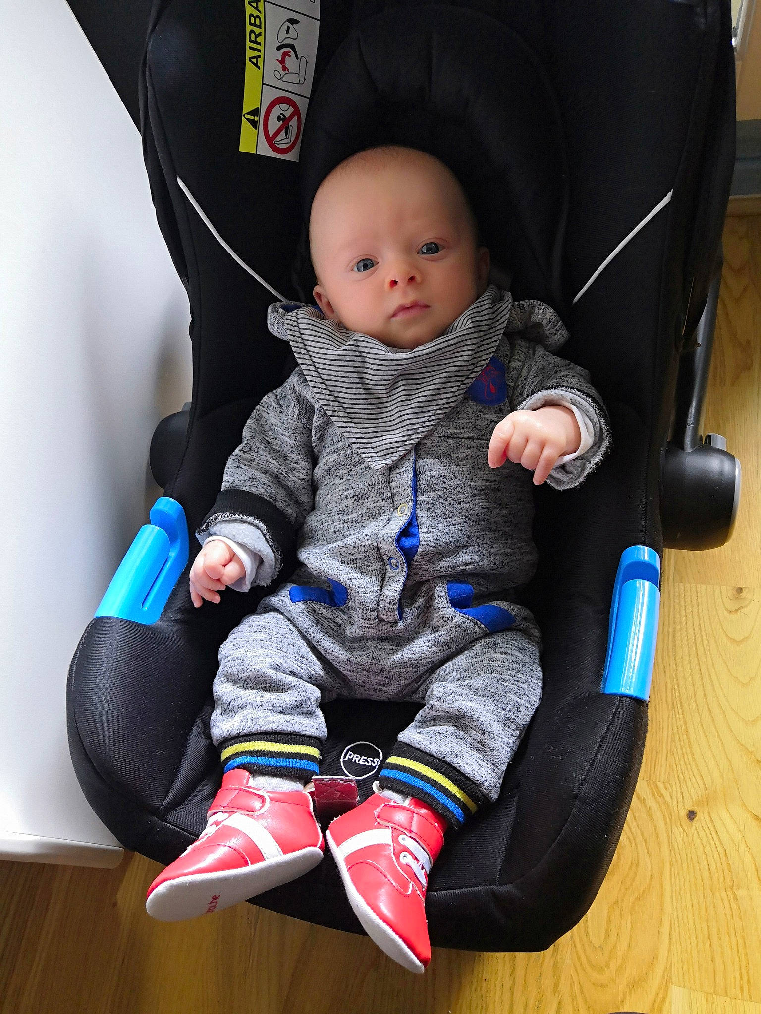 Kyle participe au concours pour gagner de l'argent avec cette photo : baby, baby_carriage, baby_in_car_seat, baby_products, car_seat, child, comfort, person, play, product, sitting, toddler