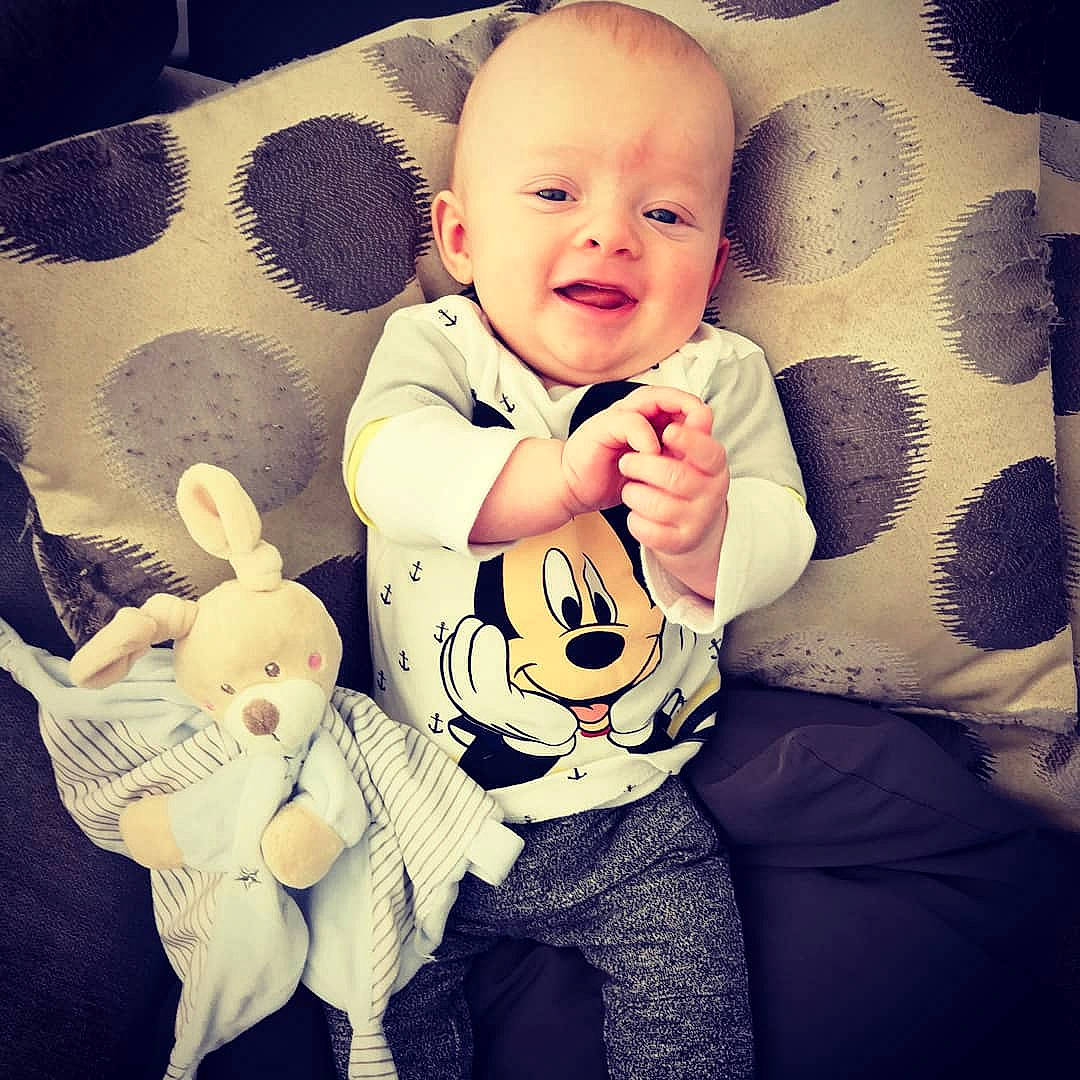 Kyle participe au concours pour gagner de l'argent avec cette photo : arm, baby, baby_products, baby_sleeping, baby_toddler_clothing, cheek, child, cool, eye, face, finger, hand, happy, head, human, person, product, sitting, skin, stuffed_toy