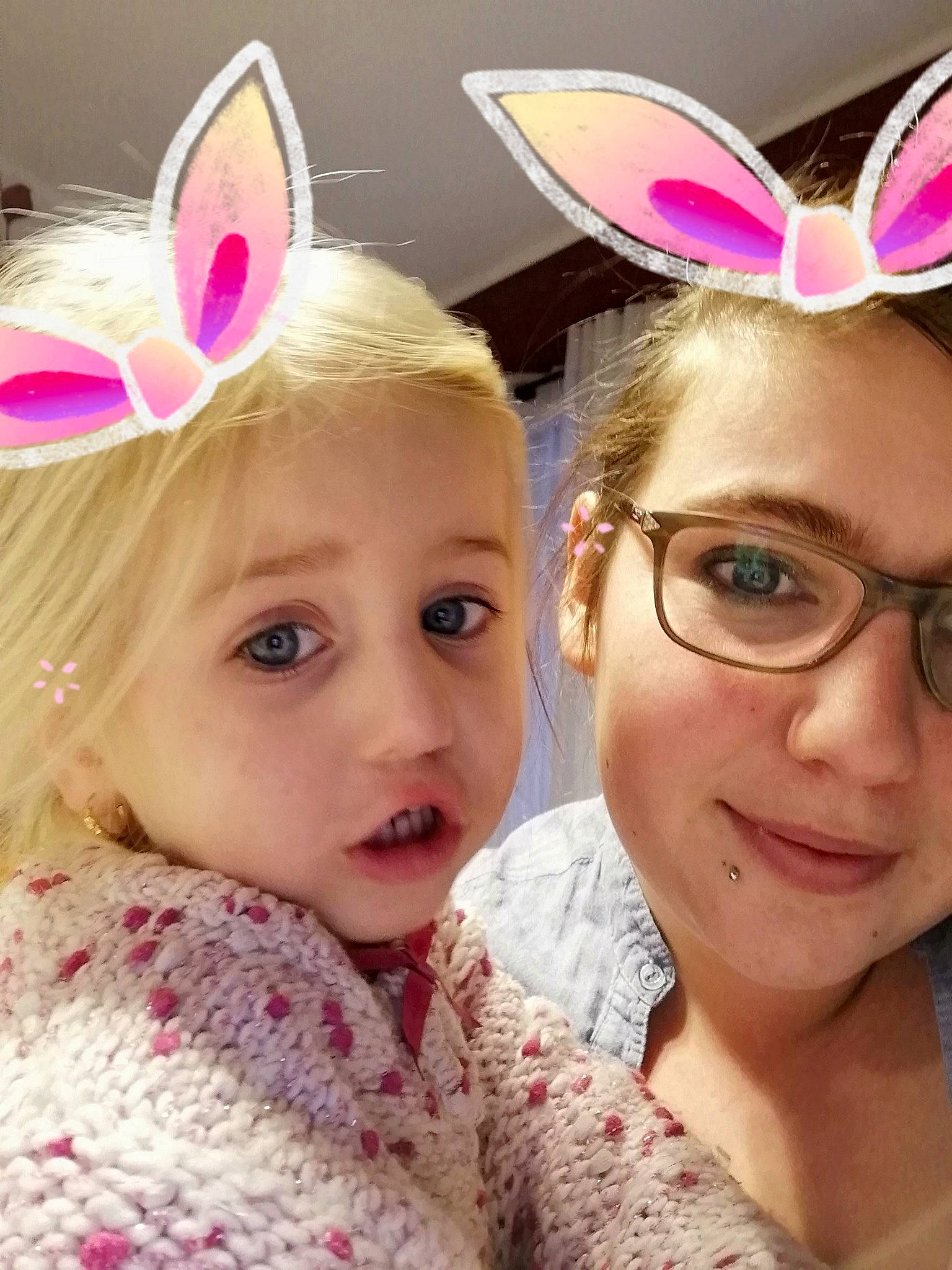 Illyana a rejoint le concours — aidez-le/la à gagner de superbes lots ! child, ear, easter, easter_bunny, eye, eyewear, face, fun, glasses, happy, head, headwear, human_body, lip, nose, organ, person, pink, selfie, skin