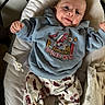 Elyo a rejoint le concours — aidez-le/la à gagner de superbes lots ! baby, blanket, child, clothing, comfort, cushion, cute, face, happy, head, hoodie, indoor, infant, lying_down, pajamas, person, sleeves, smiling, soft, spiderman