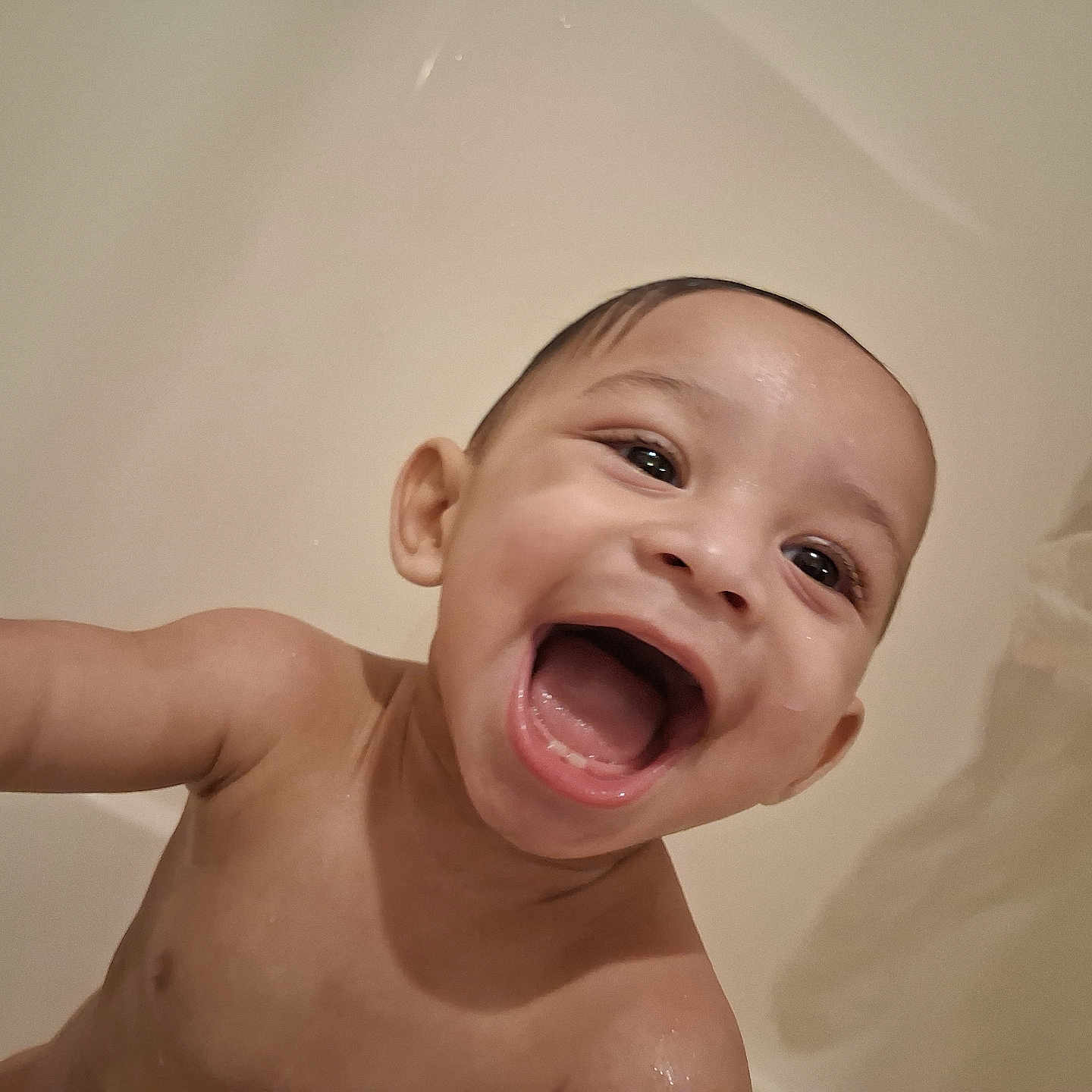 Iv is registered to the contest to win money with this photo: baby, infant, child, bath, bathtub, water, wet, smiling, laughing, open_mouth, face, portrait, close_up, outdoorless, skin, arm, head, happy, bathroom, photography