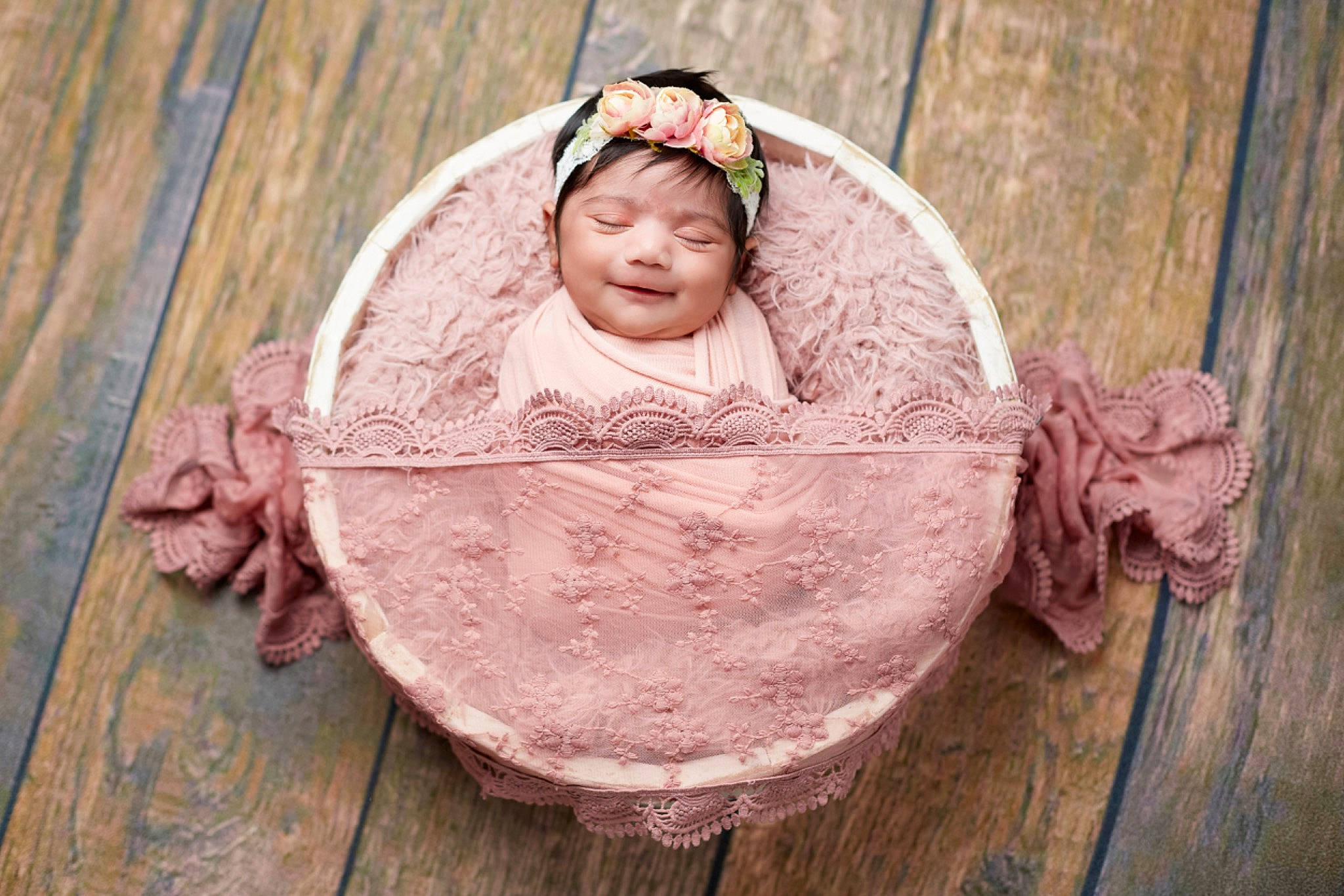 Anaya is registered to the contest to win money with this photo: baby, child, eye, fashion_accessory, fun, grass, hair_accessory, happy, hardwood, head, headwear, joy, magenta, peach, person, pink, portrait_photography, sitting, toddler, tree