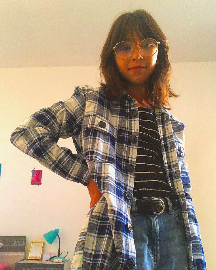 Zineb a rejoint le concours — aidez-le/la à gagner de superbes lots ! blazer, collar, cool, denim, dress_shirt, eyewear, fashion, fashion_design, hair, hairstyle, joint, neck, person, plaid, shoulder, sleeve, standing, street_fashion, tartan, textile